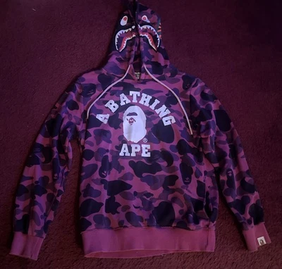 Pullover con capucha camuflada púrpura A Bathing APE WGM talla M ~ agujero de quemadura dañado como está  Foto 1 de 4