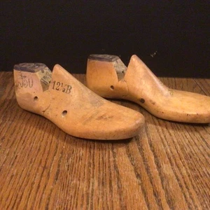 Vintage Ladies Wooden Shoe Form Pair Size 12 1/2 B,good used condition - Picture 1 of 13