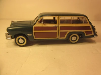 FRANKLIN  MINT 1/43 DIECAST  "1950 FORD WOODIE WAGON" CLASSIC '50s SERIES - Image 1 of 4