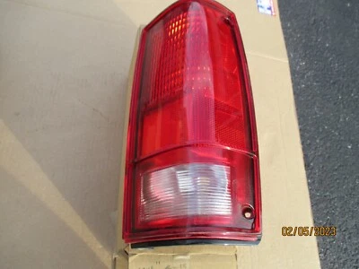 NOS 原始设备制造商 雪佛兰 1982 - 1993 S-10 GMC S-15 拾音器尾灯  — 第 1/4 张图片