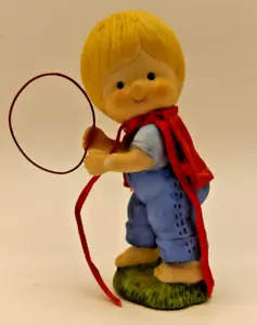 Enesco Country Cousins Scooter wearing red cape and holding red ring - Picture 1 of 5