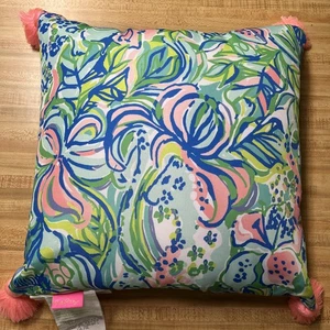 Lilly Pulitzer Colorful Floral 16โX16โ Tassels Indoor Outdoor Pillow EUC ๐ฉท๐ฉต๐ - Picture 1 of 11