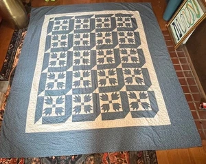 Vintage Handarbeit Steppdecke Bärentatze blau weiß Kaliko handgesteppt Queen Size 104x90 - Bild 1 von 7