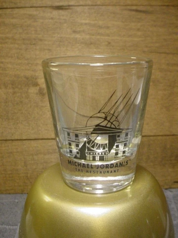 MICHAEL JORDAN SHOT GLASS, CHICAGO BULLS GLASS MUG 4 TIME NBA + THREEPEAT Cover
