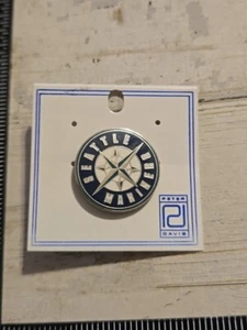 Mlb Seattle Mariners Logo Pin Peter David Baseball Q8 - Imagen 1 de 3