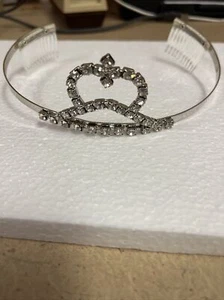 Königin Diadem Krone Hochzeit Braut Party Abschlussball Festzug silberfarben KRISTALL mit Kamm2c - Bild 1 von 1