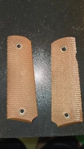 Auto Ordnance 1911 Brown Plastic Grips - Picture 1 of 5