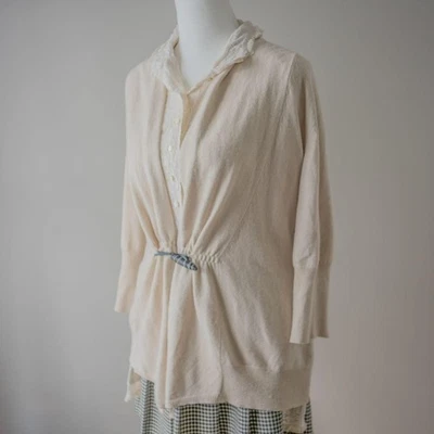 Cárdigan drapeado de cachemir crema clásico de lujo para mujer Foto 1 de 4