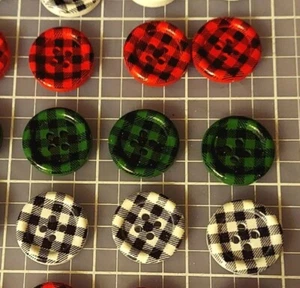 24 BUTTON SET: BUFFALO DESIGN PLAID~ BRAND NEW~8 OF EA 3 COLORS AS SHOWN IN PIC - Picture 1 of 4