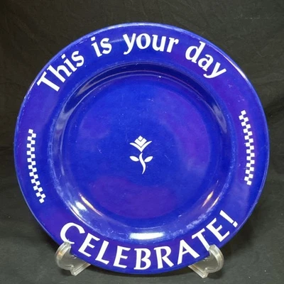 Plato de cumpleaños Pampered Chef “¡Celebra este es tu día!” azul cobalto 10,5”  Foto 1 de 4