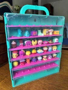 35 Figurine Shopkins e porta/espositore/custodia portaoggetti - stagioni miste - Foto 1 di 14