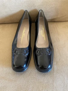 scarpe basse vintage Salvatore Ferragamo Italia nere vernice pelle rare taglia 7,5 2a - Foto 1 di 8