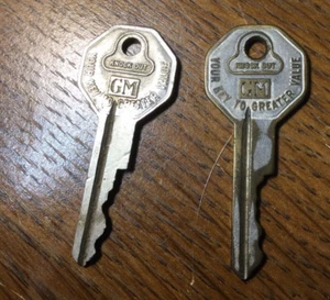 2 Vintage GM General Motors Knock Out Briggs & Stratton Keys - Picture 1 of 3