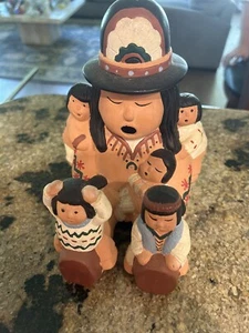 VINTAGE PRETTY HOUSE OF LLOYD CUTE POTTERY STORY TELLER STATUE AND FREE SHIPPING - Picture 1 of 7