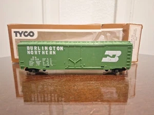 Vintage TYCO HO Scale Burlington Northern 100024 50' Plug Door Box Car - Picture 1 of 12