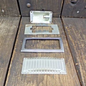 1952-1956? Willys Jeep Pickup / Station Interior Glass Dome Light Assembly WORKS - Imagen 1 de 18