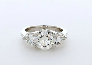 Anillo de compromiso de platino de 3 piedras enrejado 4,69 quilates diamante redondo cultivado en laboratorio E VS2 - Imagen 1 de 15