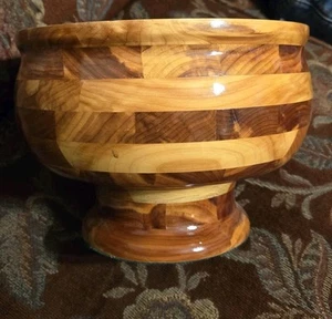 Tazón de pedestal de madera de grano de mosaico/retazos tallados a mano grande de colección - Imagen 1 de 4