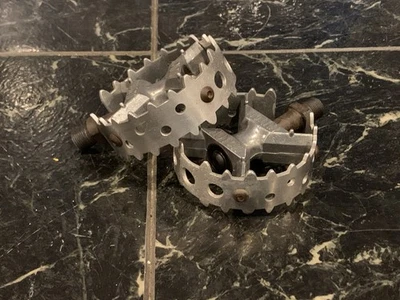 Mini pedales Hutch usados de la década de 1980 de colección BMX vieja escuela BMX Titron Bear Trap pedales Foto 1 de 4