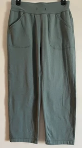 Athletic Works Athleisure Green Capri Pants with Pockets Size XS NWOT❤️ - Picture 1 of 5
