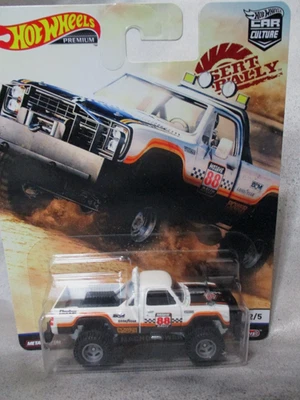 Pneus de borracha fundido Hot Wheels Desert Rally Premium 80 Dodge Power Wagon 1:64 - Imagem 1 de 4