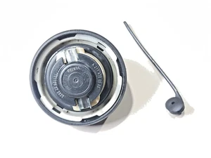 Genuine MERCEDES BENZ CLK Class W209 Fuel Tank Filler Cap A2114700505 - Picture 1 of 3