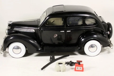 Playmates Toys Disney Dick Tracy Big Boys Getaway Car W/ Accessories Cover