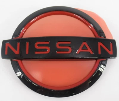 Emblema puerta trasera Frontier original Nissan 2021-2026 90890-9BU1B Foto 1 de 2