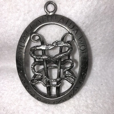 Colgante Vudú Damballah & Aida Woedo Serpiente Amuleto Estaño Marcado ATISI Vodú Foto 1 de 4
