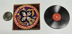 Miniatur Plattenalbum 2" Gi Joe Playscale Kiss Band Rock And Roll OVER - Bild 1 von 6