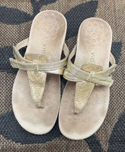 Women's SIze 7 VIONIC Karley Gold Metallic Leather Flip Flop Comfort Sandals - Picture 1 of 4