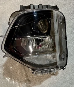 2019-2020 SANTA FE HEAD LIGHT HALO (LH) OEM 92101S2000 - Picture 1 of 3