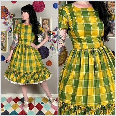 Vestido acampanado y ajustado manga corta a cuadros verde y amarillo vintage de los años 60 | Cintura 26" Foto 1 de 4