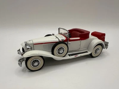 Franklin Mint 1/43 Scale Diecast 1929 Cord L29 Cabriolet White And Red - Image 1 of 4