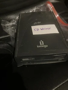 IOMEGA CDRW55292EXT - CD-RW 52x 24 X 52x USB 2.0 External Drive For PC / Mac - Picture 1 of 12