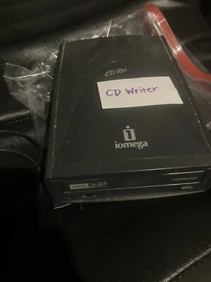 IOMEGA CDRW55292EXT - CD-RW 52x 24 X 52x USB 2.0 External Drive For PC / Mac - Image 1 of 4