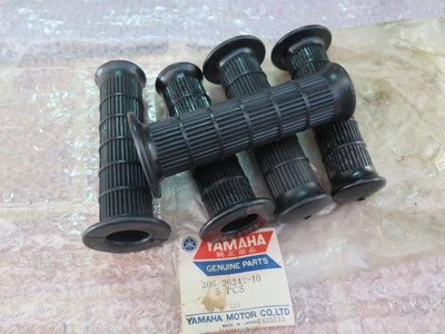 YAMAHA CS3 LS2 R3 RD250 RD350 TX650 TX750 HANDLE GRIP RH 306-26242-10 NOS x 1 JP - Image 1 of 4