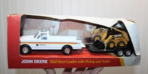 ERTL JOHN DEERE 1/32 SKID STEER LOADER w/ PICKUP & TRAILER #5923 (1995) - MIB - Picture 1 of 10