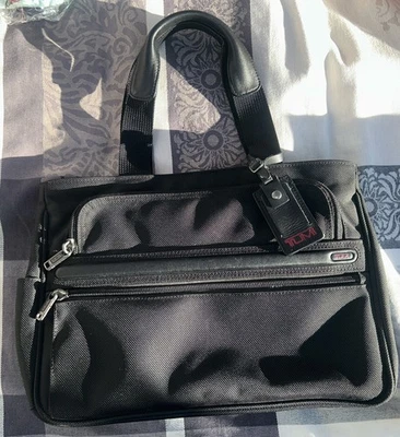 C5 Auth TUMI Voyageur Dara Black Ballistic Nylon Courier Tote Bag Style 26190D4 - Image 1 of 4