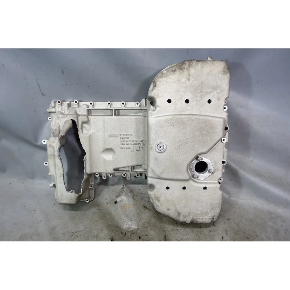 BMW E90 M3 S65 2008-2013 2008-2013 4,0 L V8 cárter de aceite del motor dañado con orificio OEM Foto 1 de 4