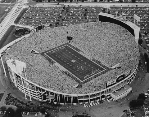 Tampa Bay Buccaneers TAMPA STADIUM Glossy 8x10 Photo 'The Big Sombrero' Poster Cover