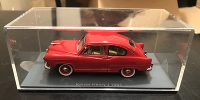 Neo Scale Models 1951 Kaiser Henry J Red Model Car - Scale 1:43 - Image 1 of 4