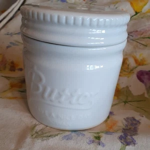 Durable Lead-Free Butter Crock with Water Sealing Lid for Fresh Butter Storage - Picture 1 of 6