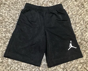 Nike Air Jordan Basketball Shorts Jugend Medium schwarz Jungen 5-6 Jahre aktiv Fitnessstudio gebraucht, in einwandfreiem Zustand - Bild 1 von 11