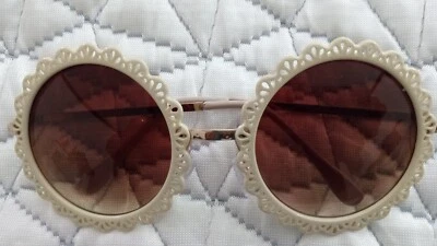 Gafas de sol redondas estilo retro beige filagree protección UV lentes de policarbonato nuevas con etiquetas Foto 1 de 2