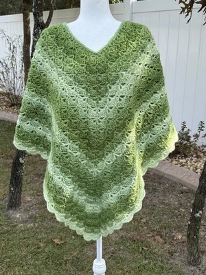 Nuevo Poncho Hecho a Mano Crochet Verde Manzana Ombre Rayas Gradiente Tejido Envolvente Suéter Foto 1 de 4