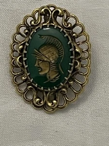 Vintage Signed FREIRICH Green Glass Stone Gold Tone Setting Brooch Soldier 1960s - Bild 1 von 6