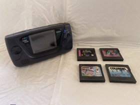 SEGA Game Gear Handheld Console *Screen Working* with 4 cartridge games.