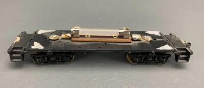 HO Caboose underframe with trucks, lighted, For Parts HO3549 - Image 1 of 4