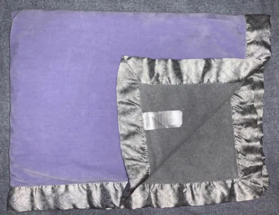 Manta esencial para bebé 40x30 gris púrpura Wendy Bellissimo satinado ribete harina Foto 1 de 4